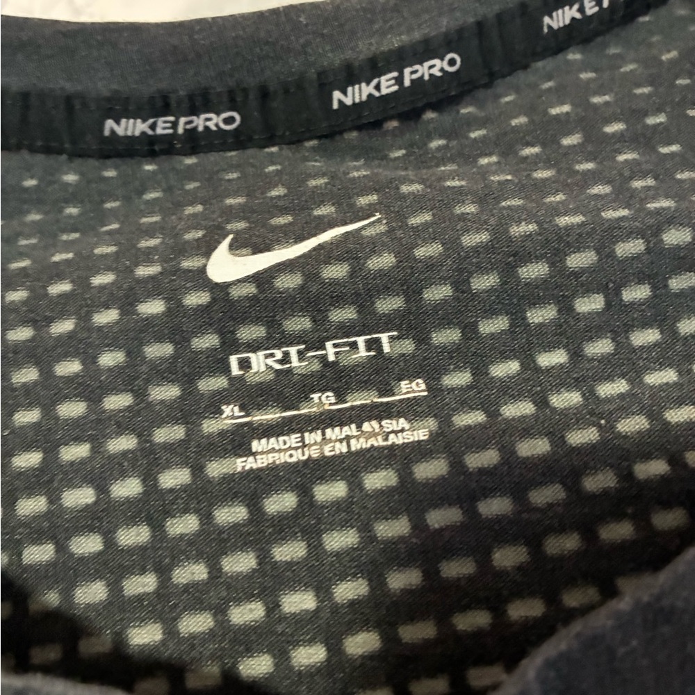 Nike Pro Charcoal Men's Short Sleeve Tee - Picture 6 of 6